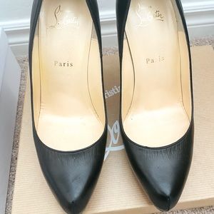 Christian Louboutin black pumps in size 38 1/2.